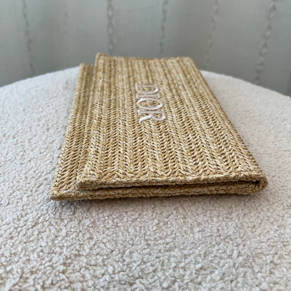 Dior Beauty 2023 Limited Edition Rattan Beige Clutch Pouch - Picture 3 of 8